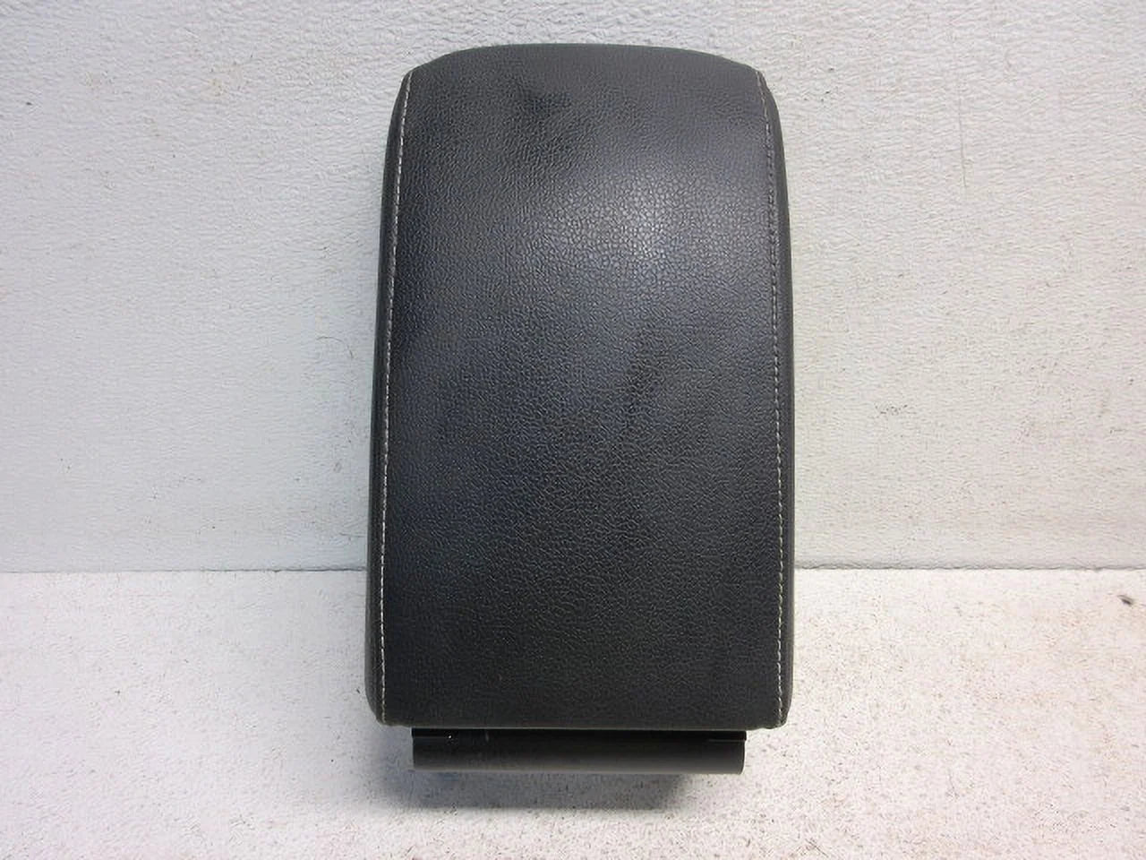 (Good) LKQ Lid Console 2015 Black Pre-Owned Center OEM Jetta Volkswagen Leather